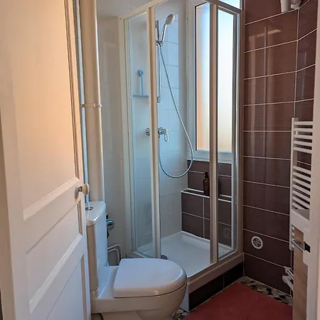 Apartment Du Roi : Proche Chateau/vue/refait A Neuf Versailles