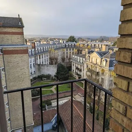 Appartement Du Roi : Proche Chateau/vue/refait A Neuf