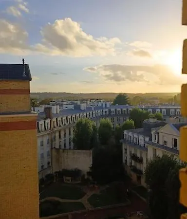 Appartement Du Roi : Proche Chateau/vue/refait A Neuf Versailles