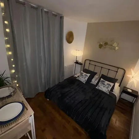 Apartment Du Roi : Proche Chateau/vue/refait A Neuf
